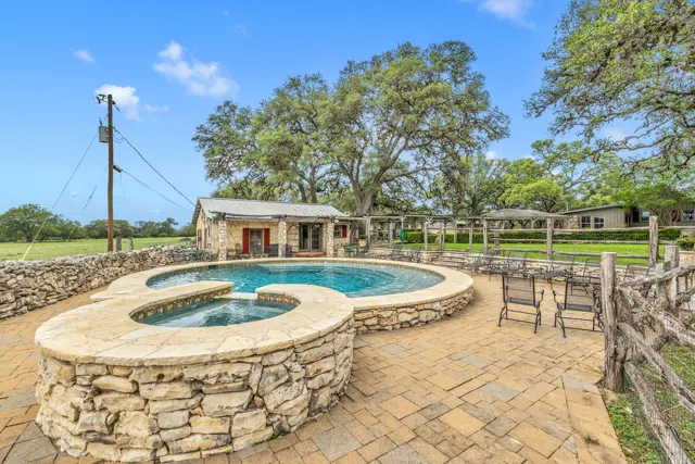 Poco Loco Ranch — Texas Hill Country guest ranch in Boerne